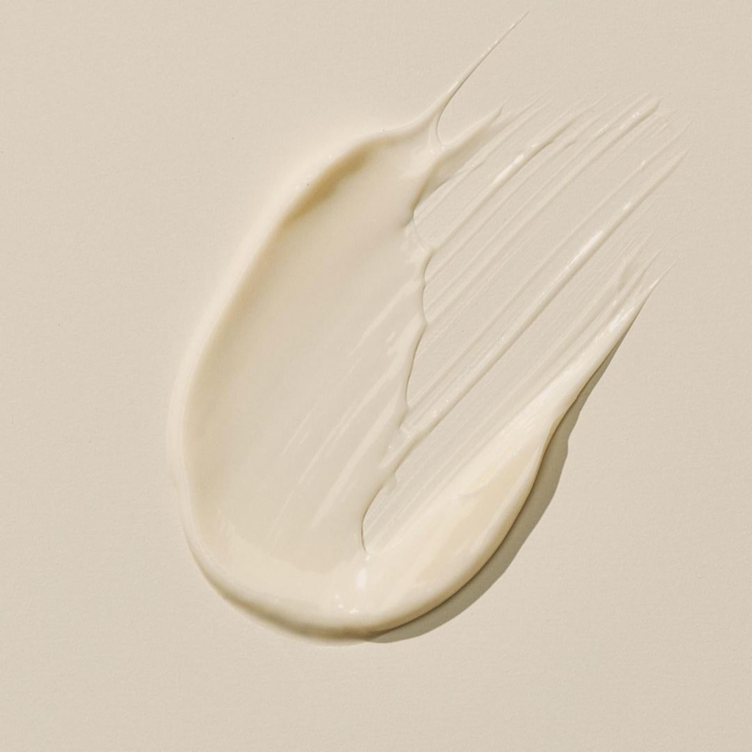 Lightweight facial moisturiser enriched with peptides for deep hydration and skin rejuvenation