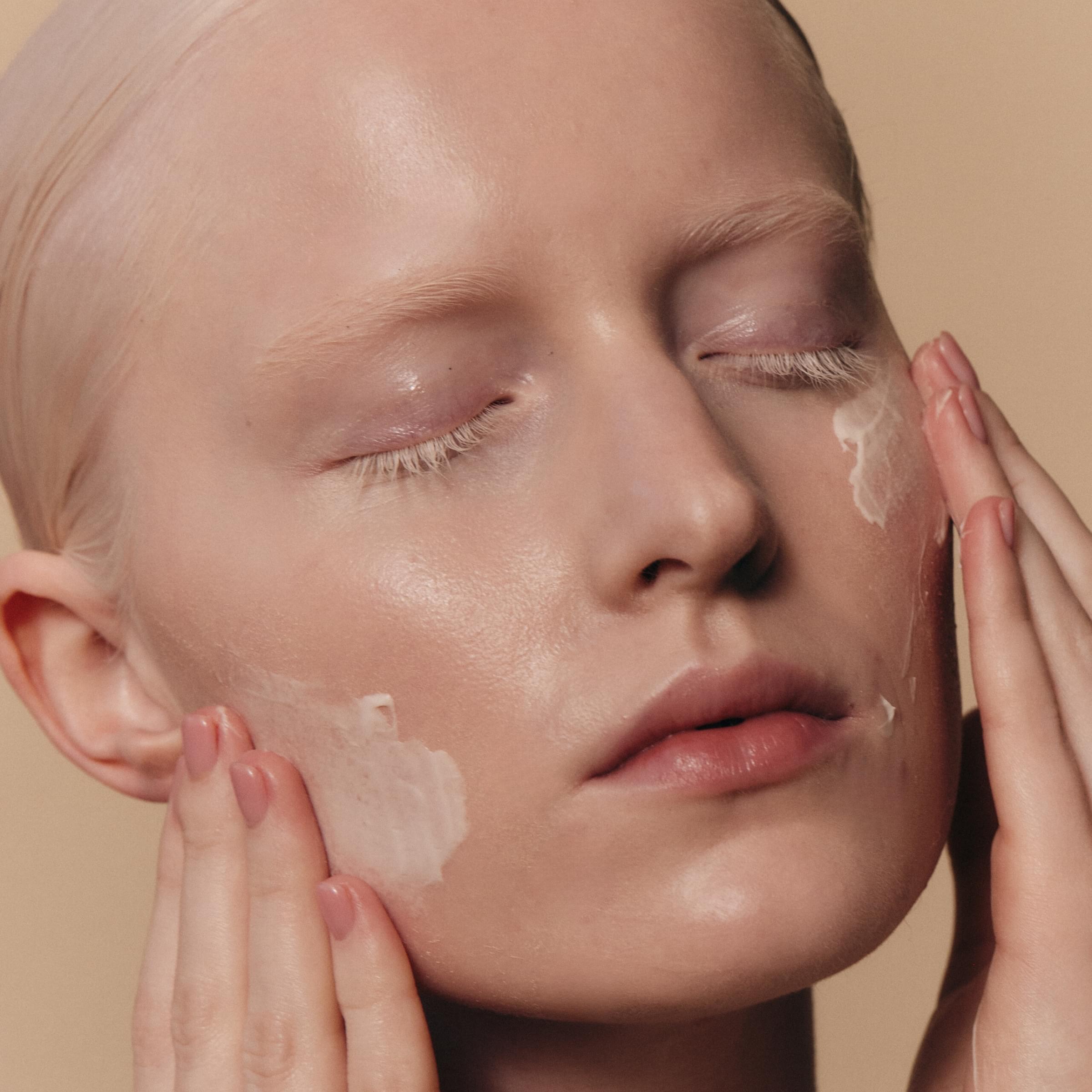 Lightweight facial moisturiser enriched with peptides for deep hydration and skin rejuvenation