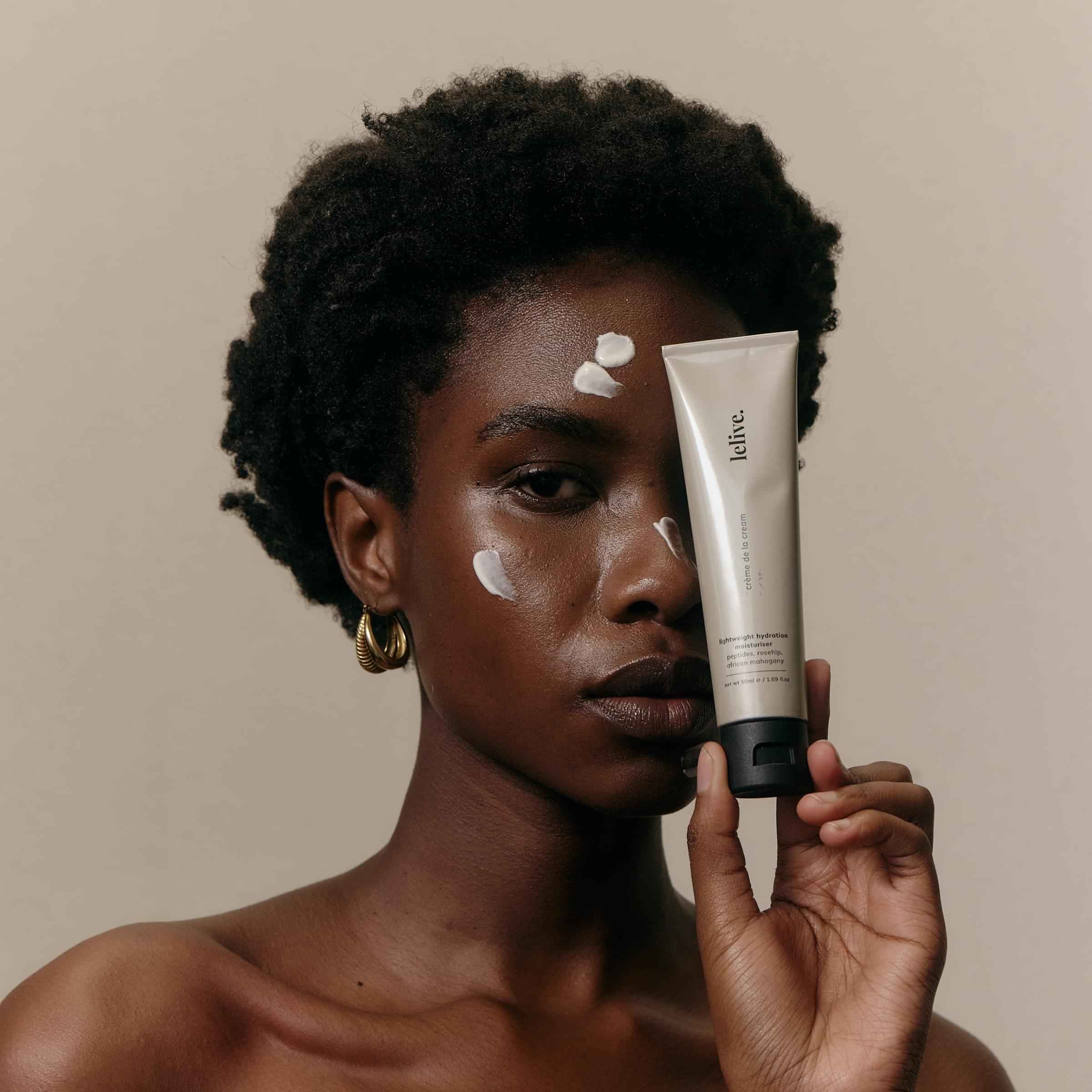 Lightweight facial moisturiser enriched with peptides for deep hydration and skin rejuvenation