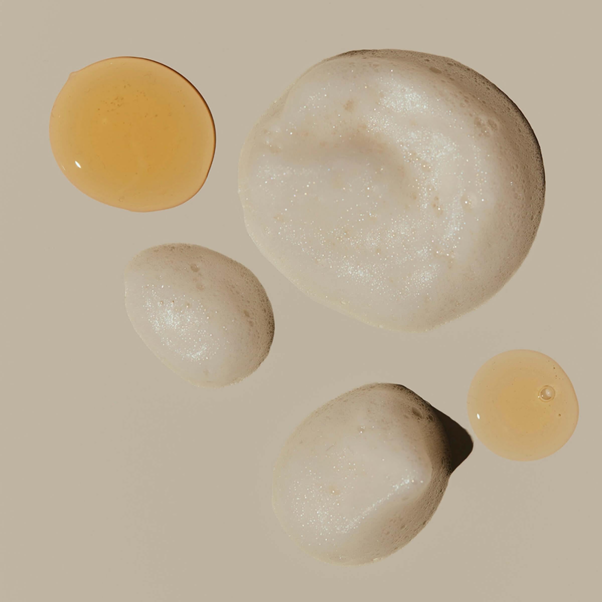 Exfoliating body wash for smooth and refreshed skin, ideal for daily cleansing and gentle exfoliation