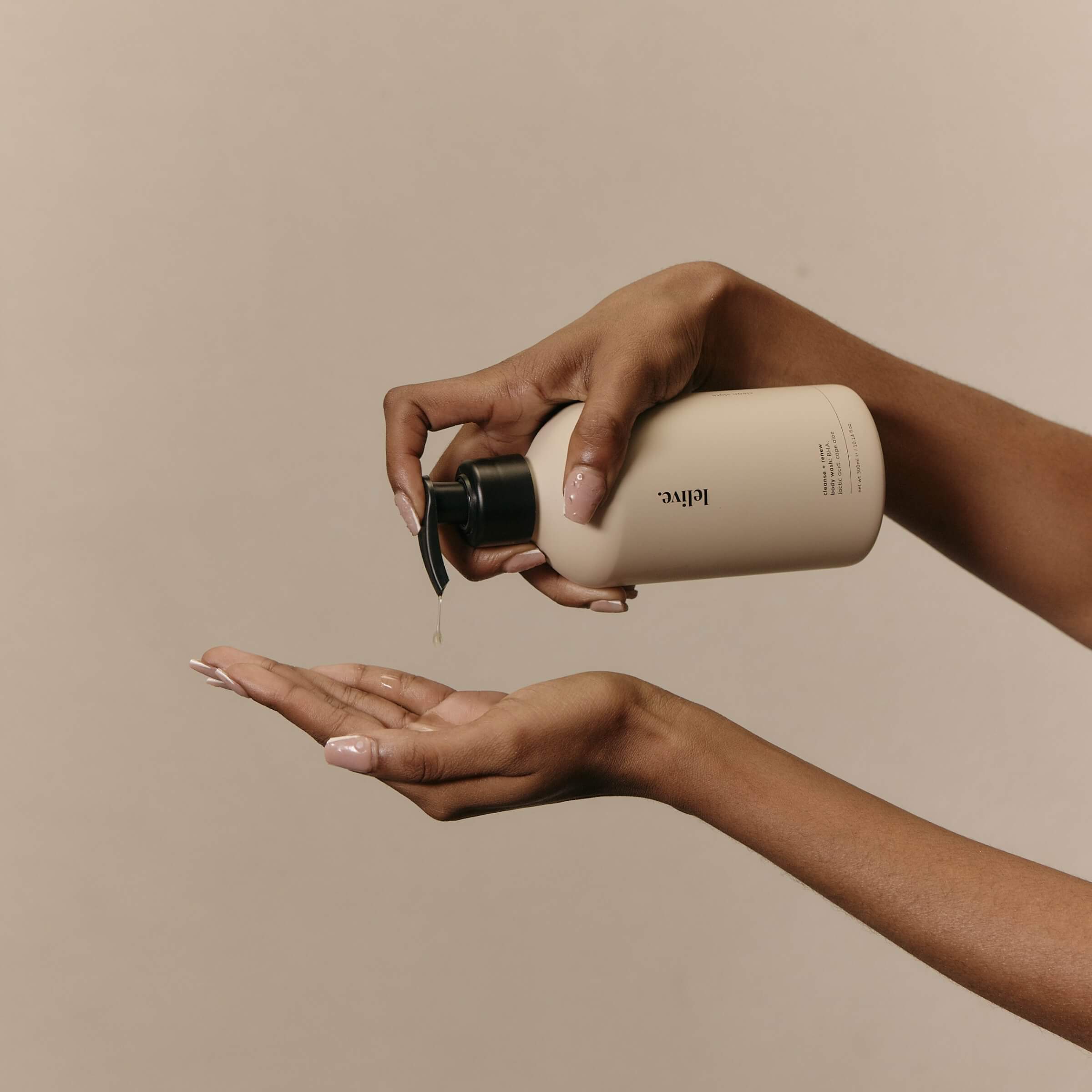Exfoliating body wash for smooth and refreshed skin, ideal for daily cleansing and gentle exfoliation