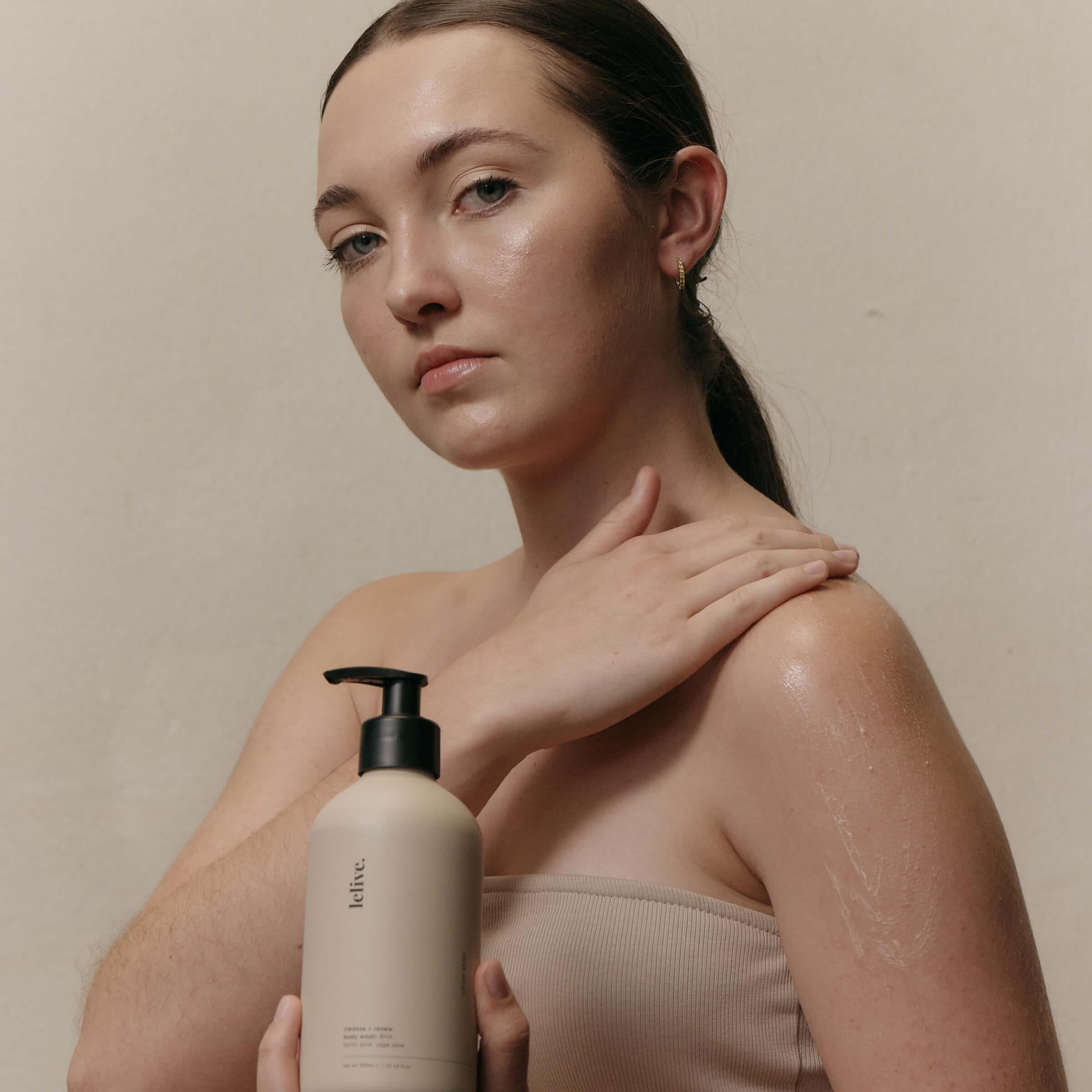 Exfoliating body wash for smooth and refreshed skin, ideal for daily cleansing and gentle exfoliation